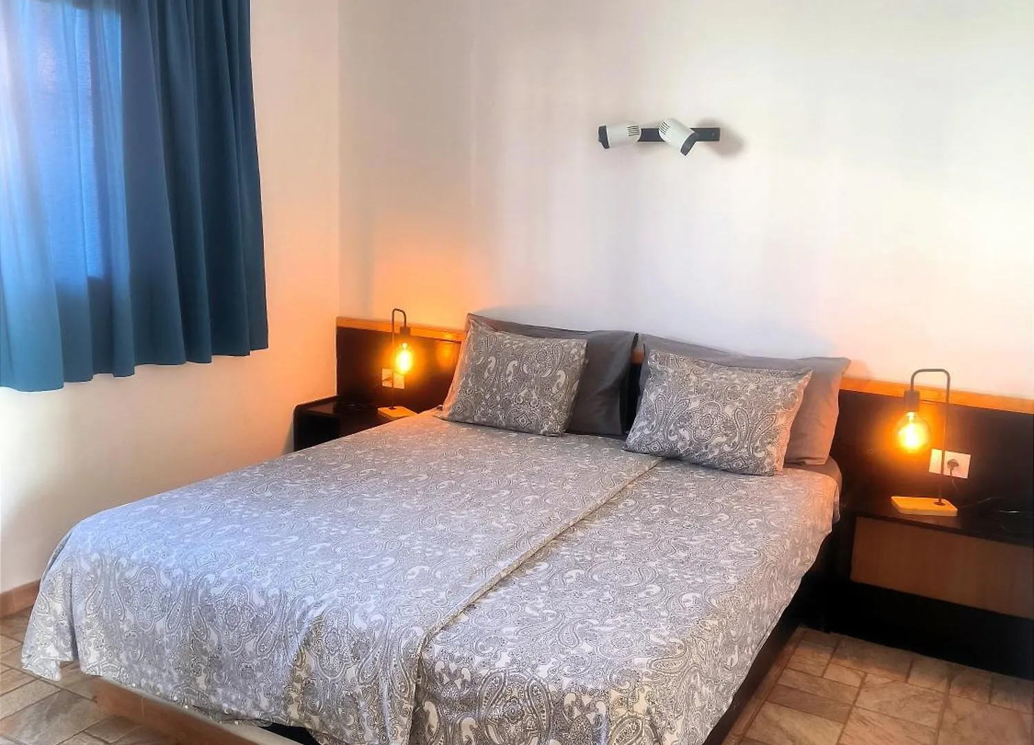 Kontakte von Apartamentos Alberto
